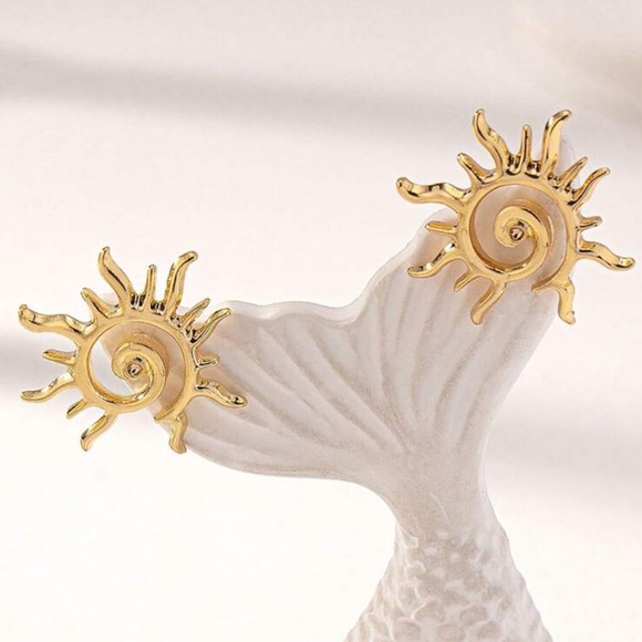 2:$10 NEW! Bohemian Earring Stud Set Metal Swirl Design Sunshine Golden Sun Ray - Picture 2 of 4